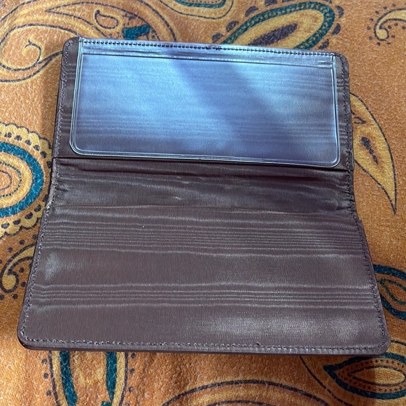 Barely used Pooh and friends brown check book cover - Picture 4 of 4